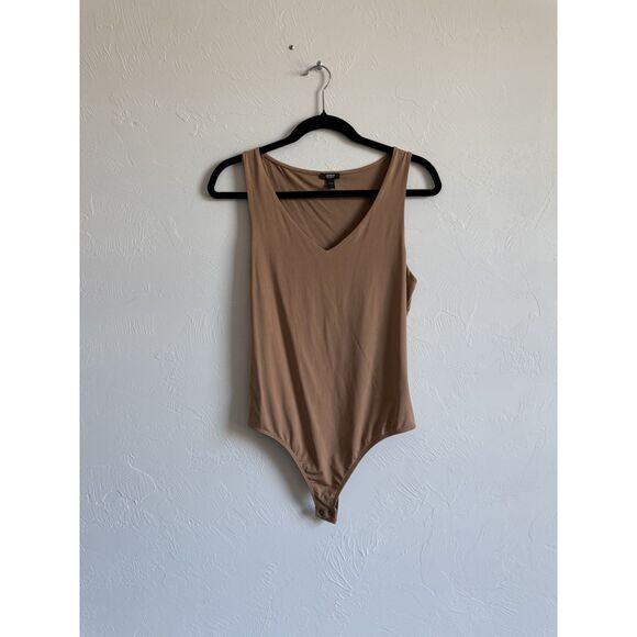 Express Body Contour Medium Bodysuit 76 - Picture 2 of 8